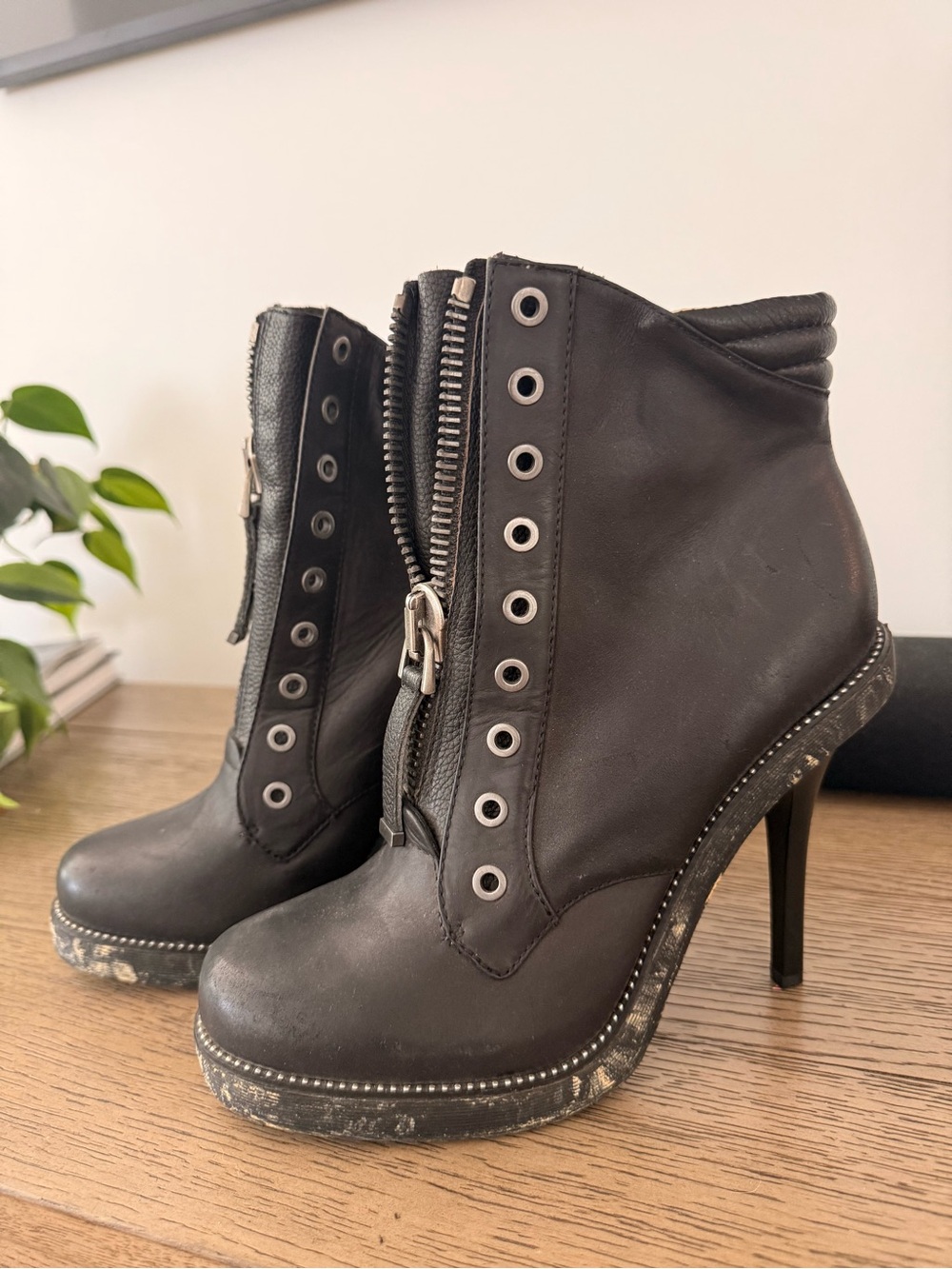 L.A.M.B by Gwen Stefani Black leather zip ankle bootie